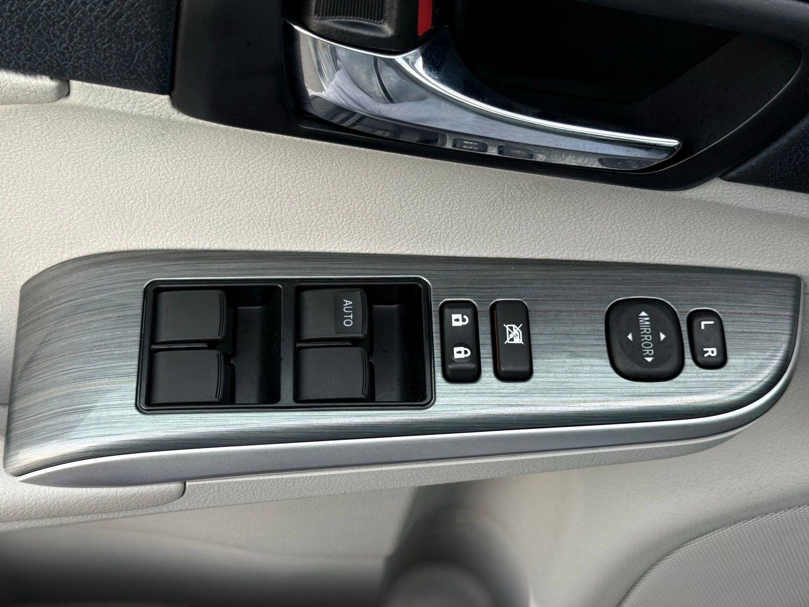 Used 2013 Toyota Camry XLE w/ Convenience Pkg image 13