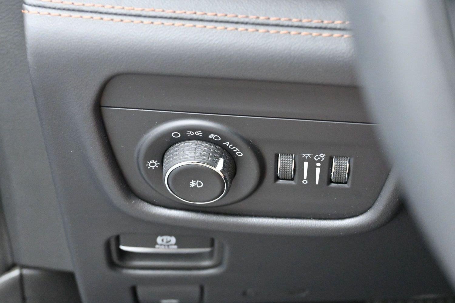 Used 2022 Jeep Grand Cherokee Summit AWD/4WD image 25