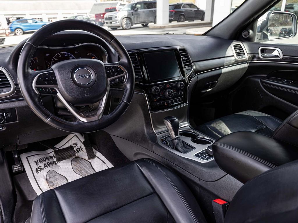 Used 2019 Jeep Grand Cherokee Limited AWD/4WD image 17