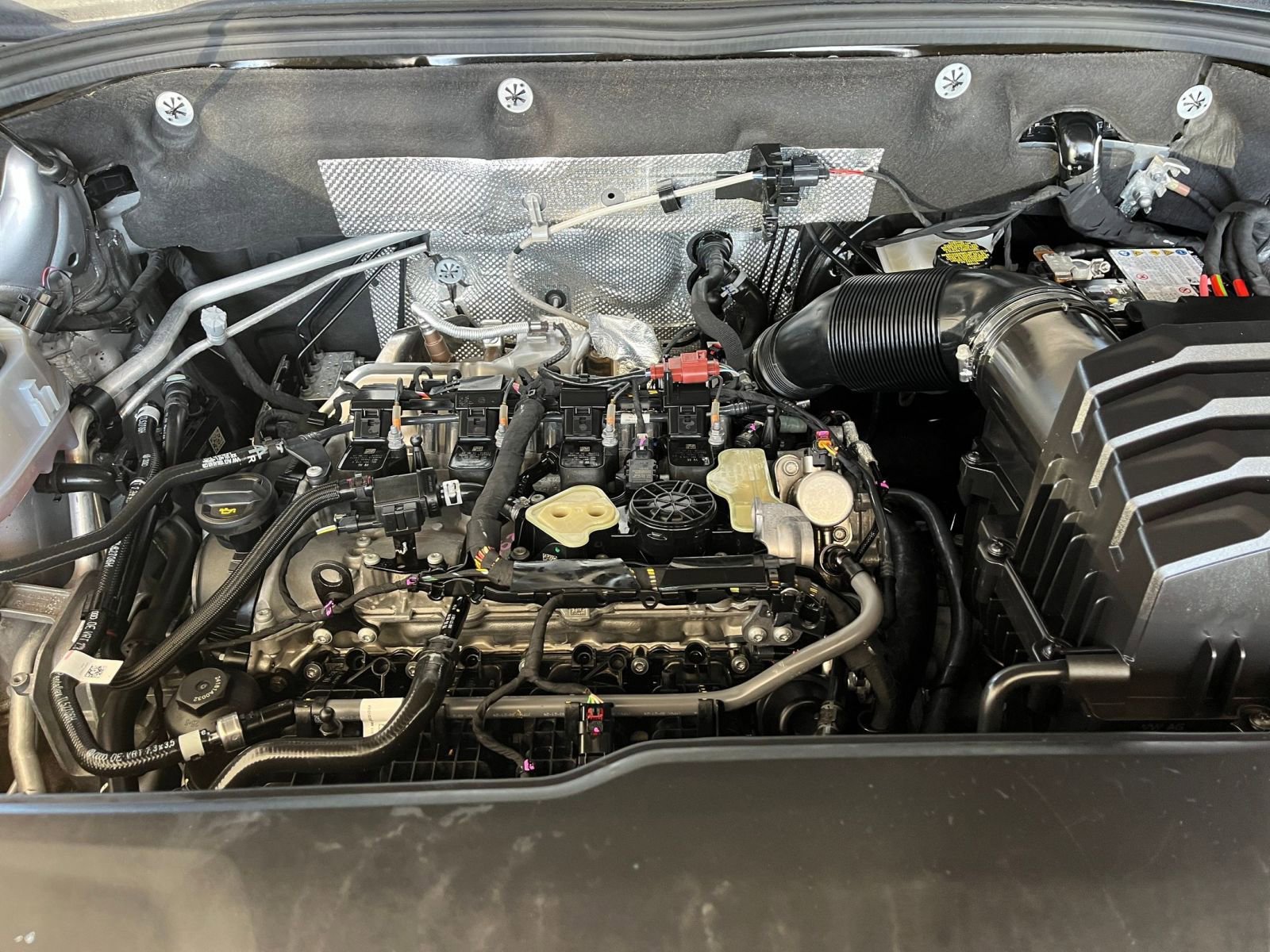 Used 2025 Volkswagen Atlas Cross Sport SE image 32