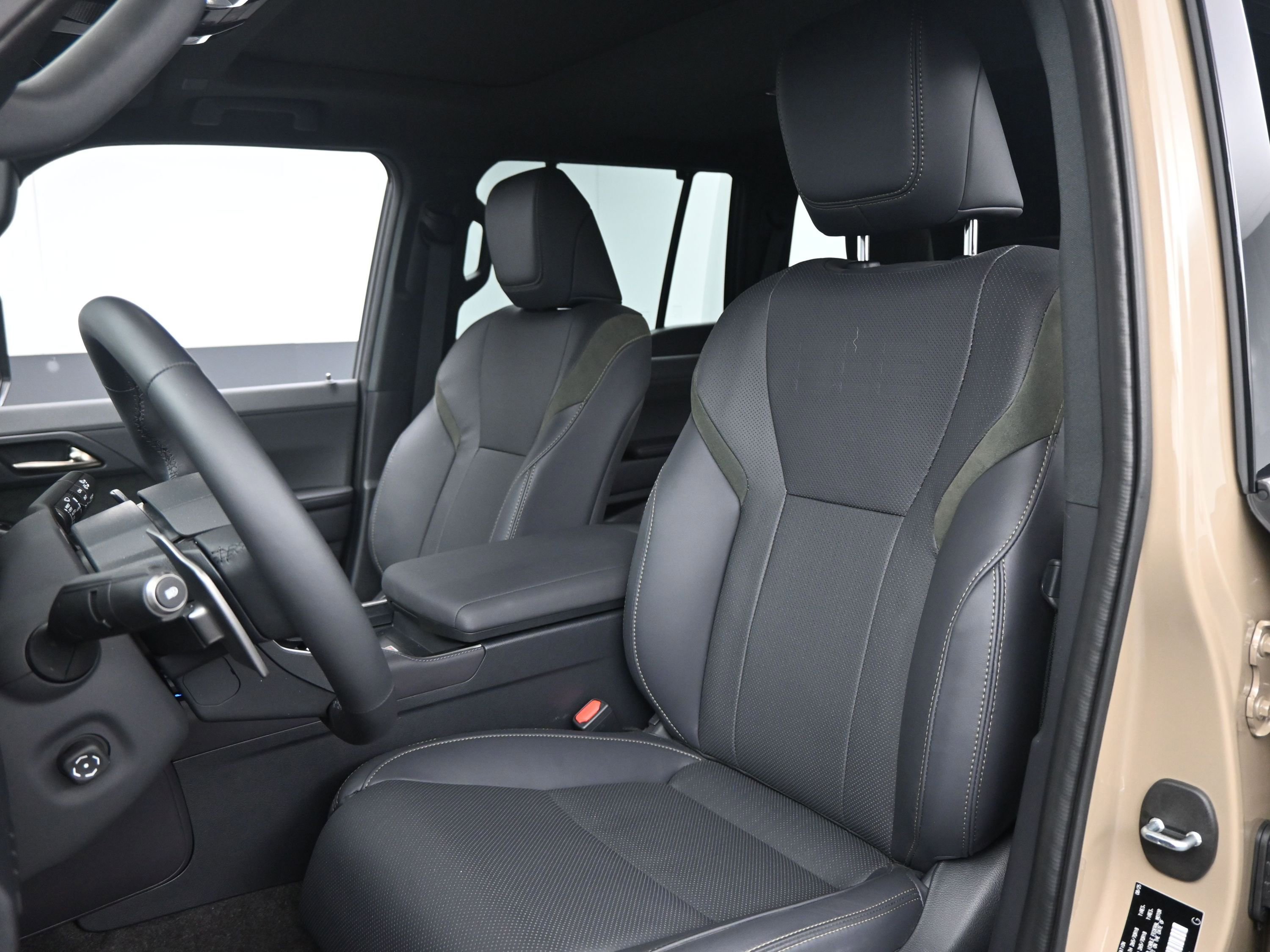 Used 2025 Lexus GX 550 w/ Accessory Package (32) AWD/4WD image 16
