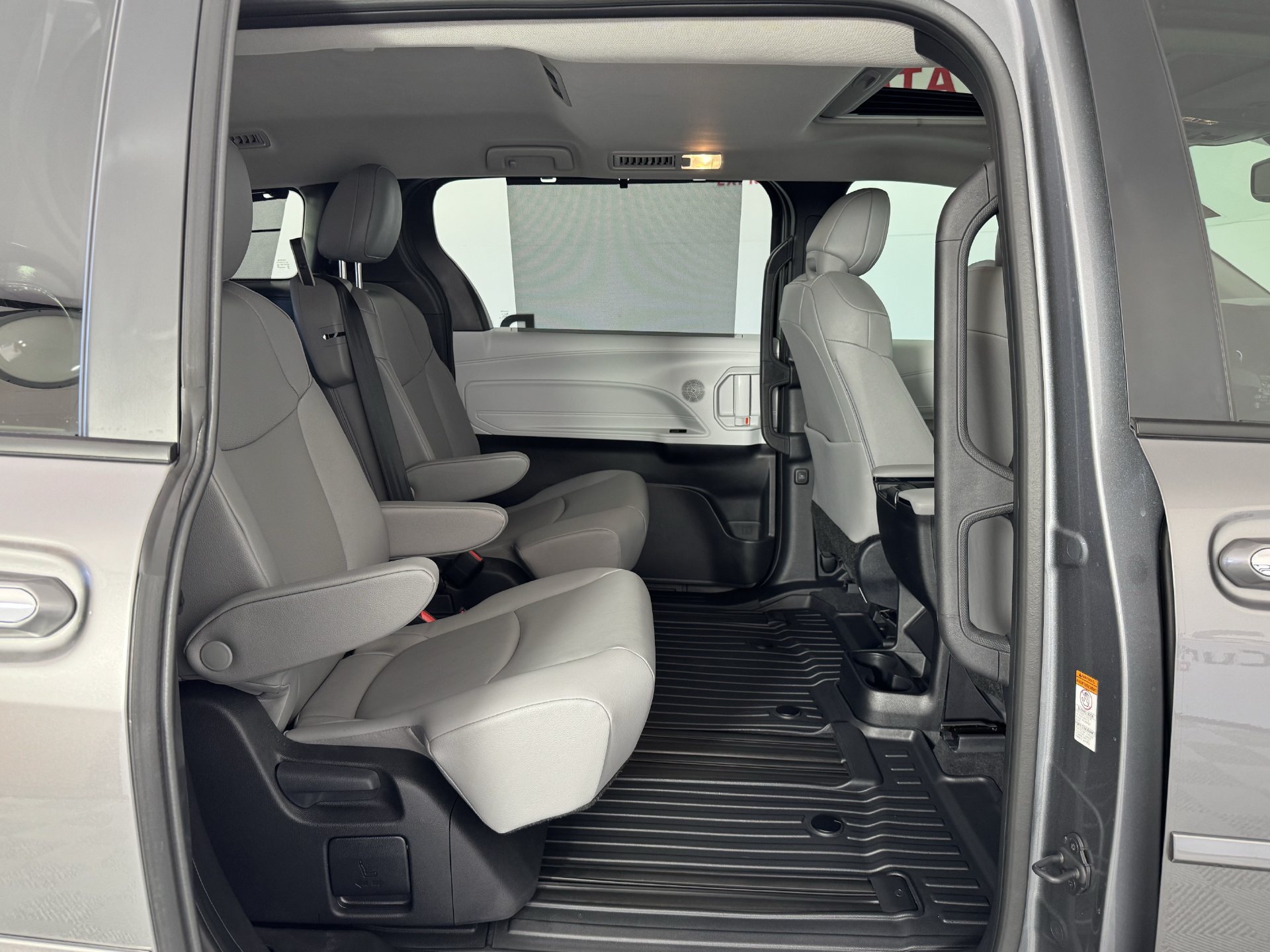 Certified 2026 Toyota Sienna XLE FWD image 20