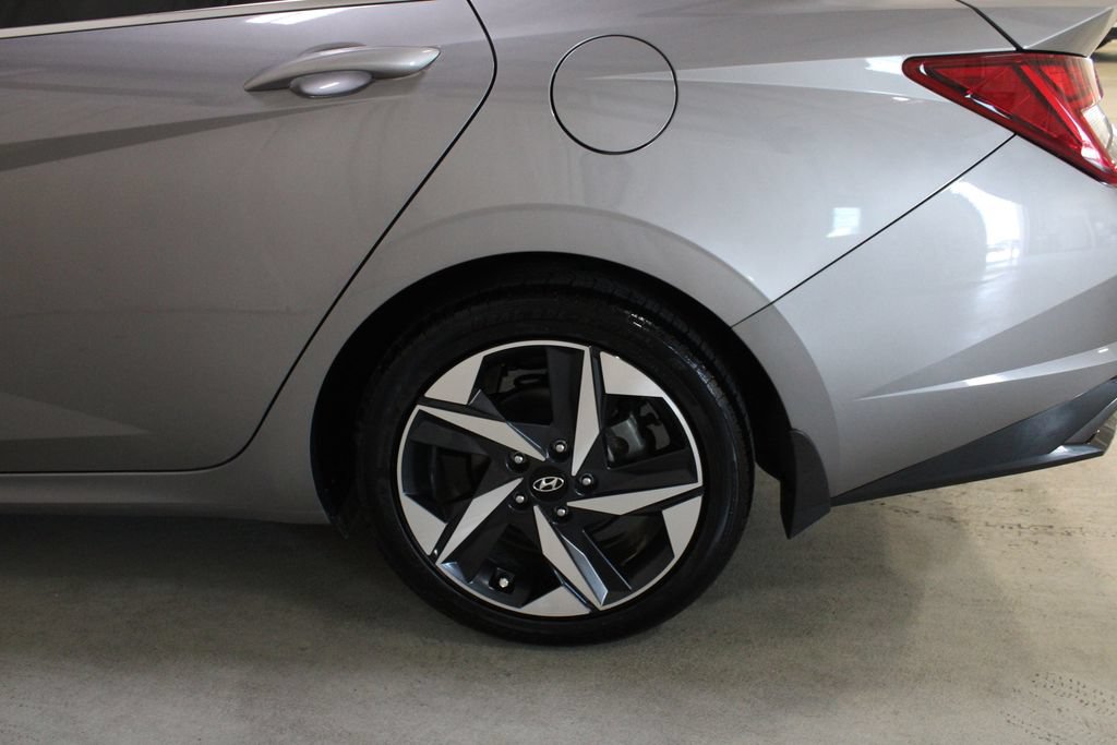 Used 2023 Hyundai Elantra Limited FWD image 28