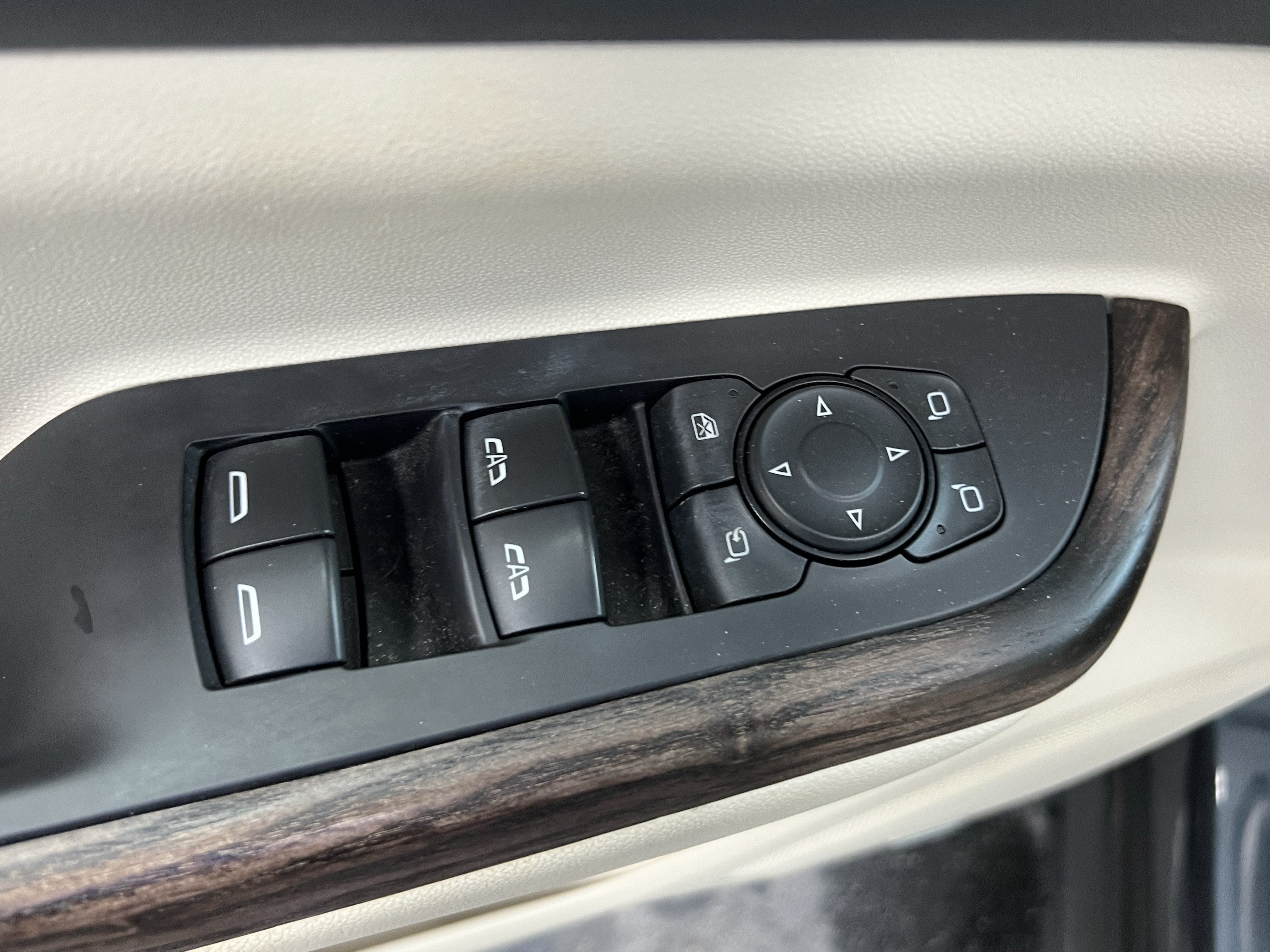 Used 2020 GMC Acadia Denali w/ Technology Package FWD image 15