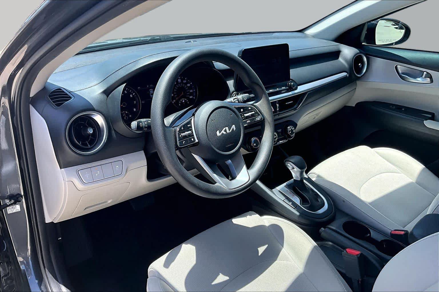 Used 2022 Kia Forte LXS w/ LXS Technology Package FWD image 16