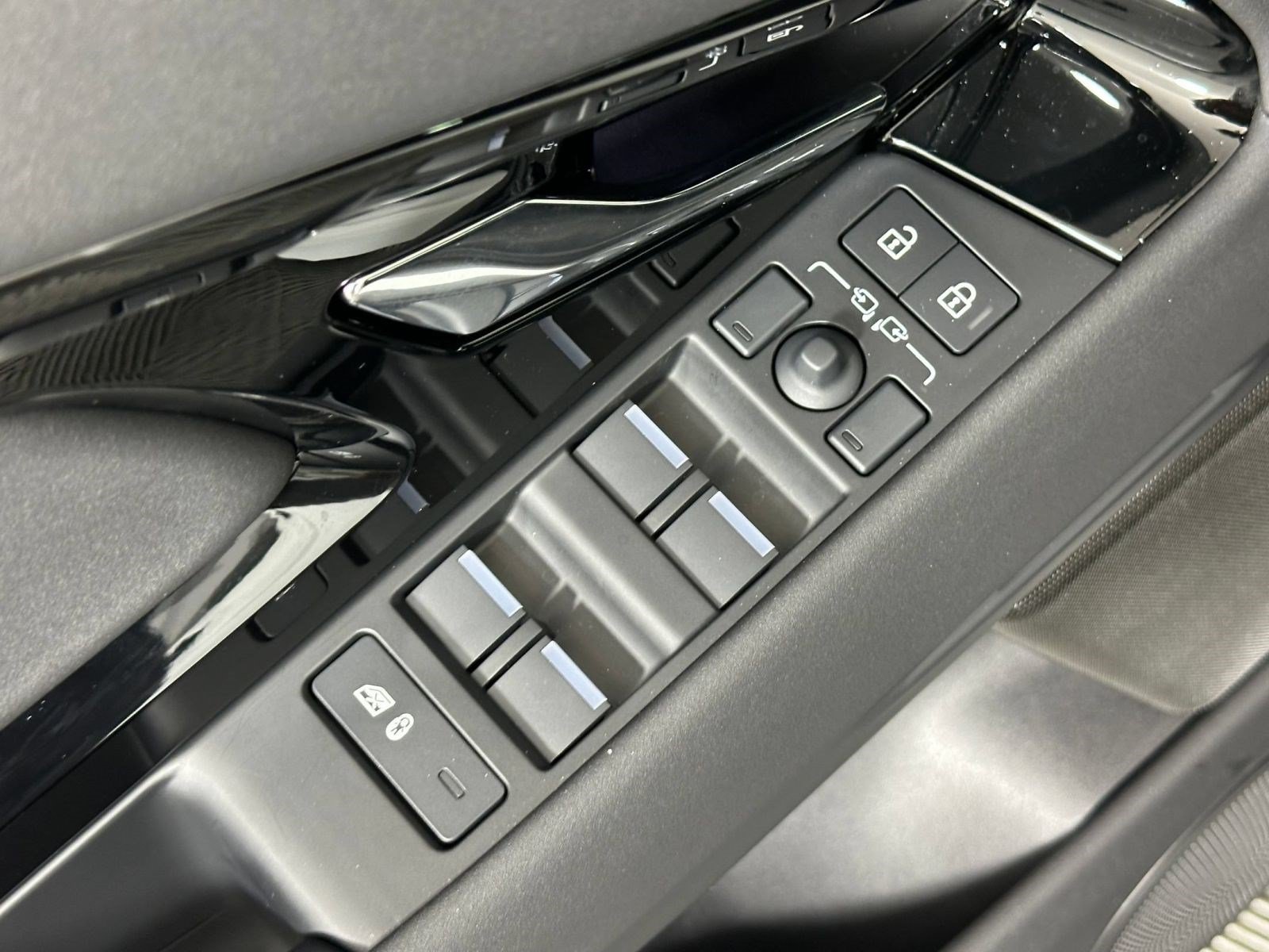 Used 2026 Land Rover Range Rover Evoque S AWD/4WD image 23