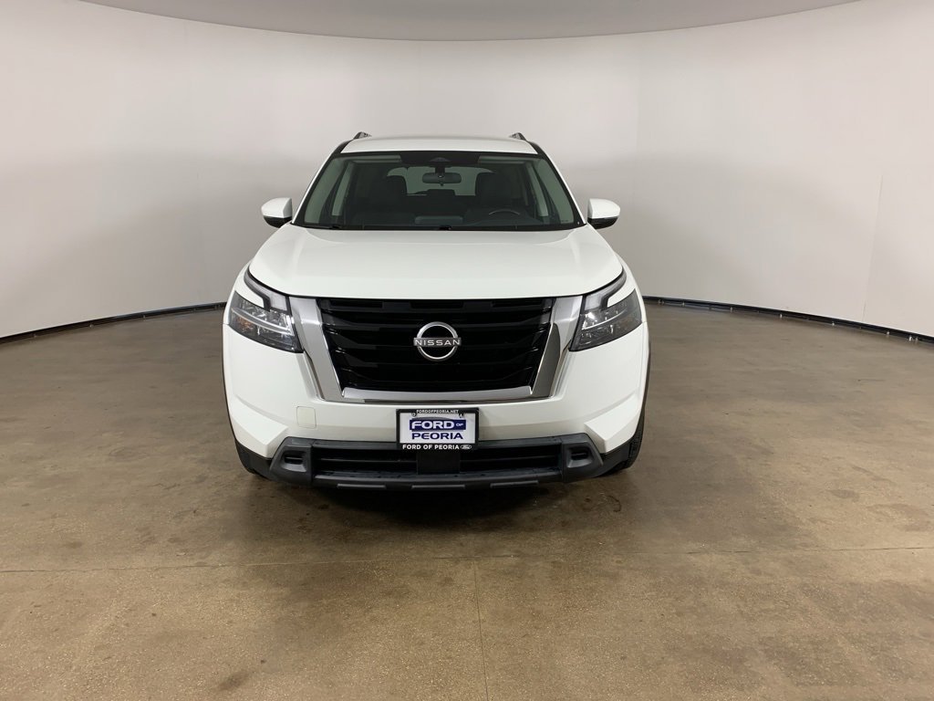 Used 2025 Nissan Pathfinder SV image 3