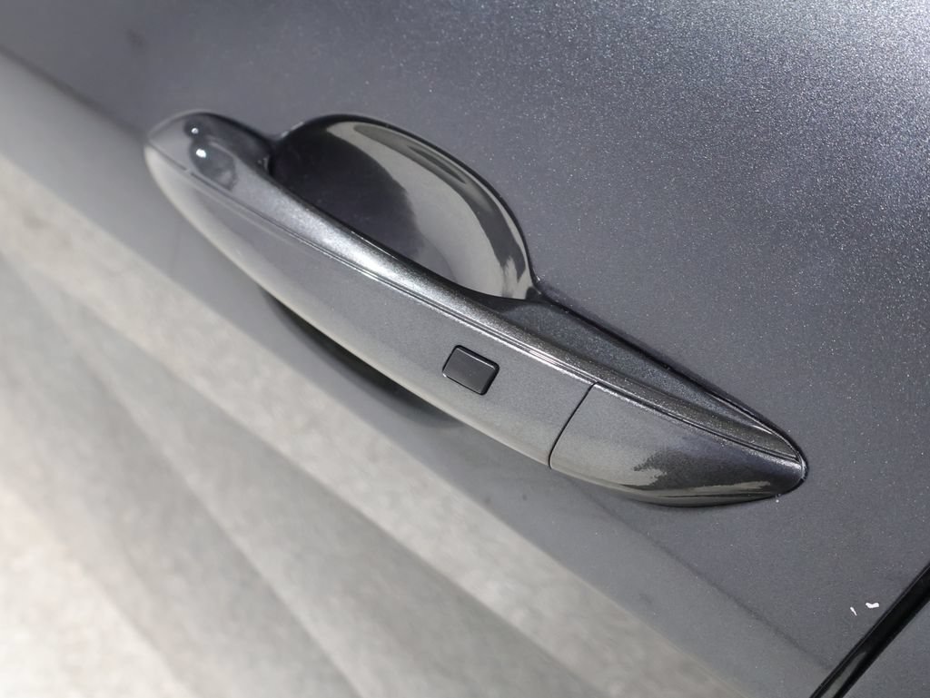 Used 2023 Hyundai Elantra SEL w/ Convenience Package FWD image 10