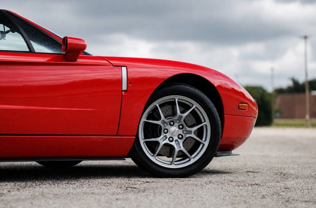 Used 2005 Ford GT RWD image 23