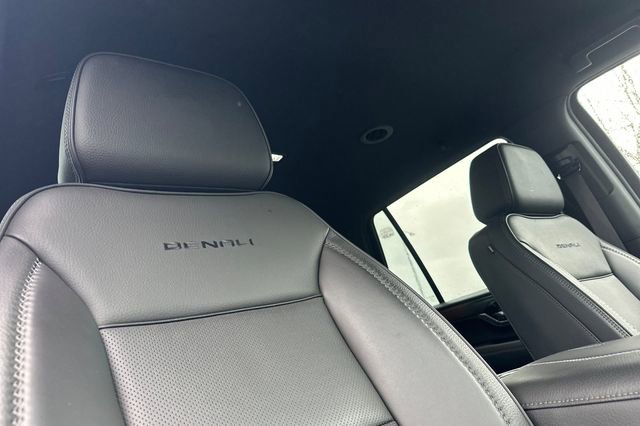 Used 2025 GMC Yukon Denali image 17