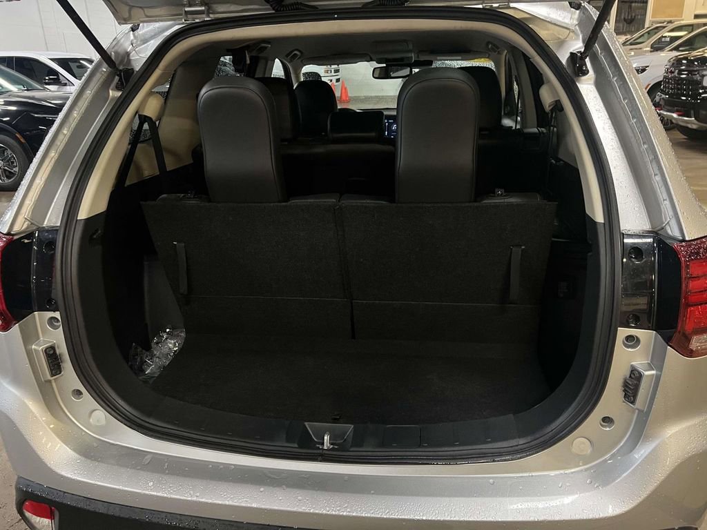 Used 2020 Mitsubishi Outlander LE image 9