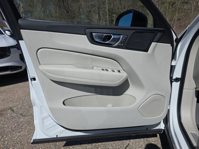 New 2026 Volvo XC60 T8 Ultra w/ Protection Package Premier image 22