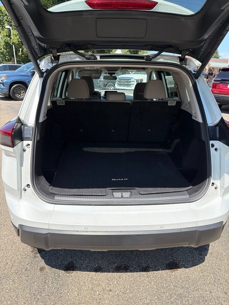 Used 2025 Nissan Rogue SV AWD/4WD image 17
