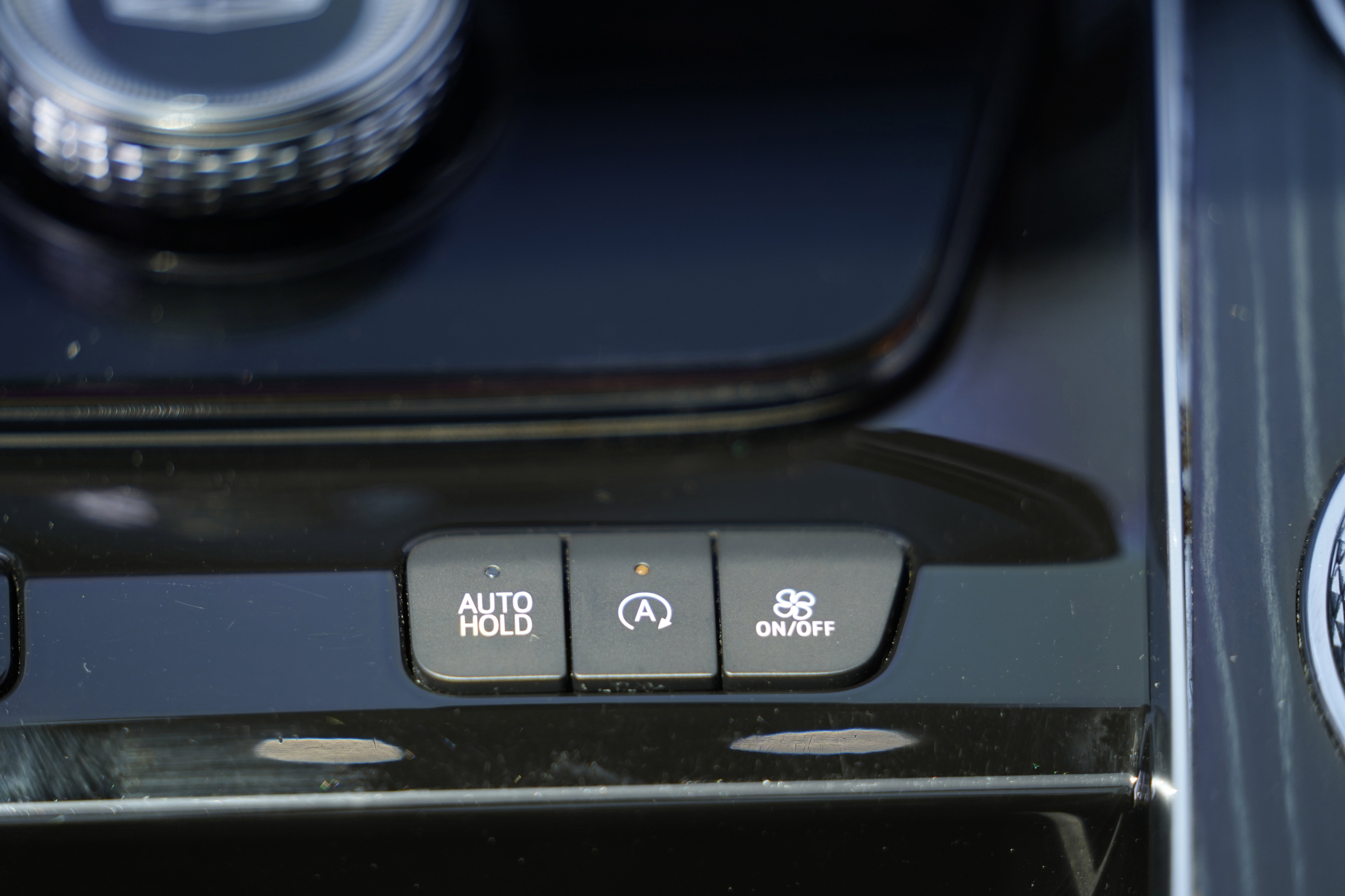 Used 2025 Cadillac Escalade Sport w/ LPO, ONYX Package AWD/4WD image 39