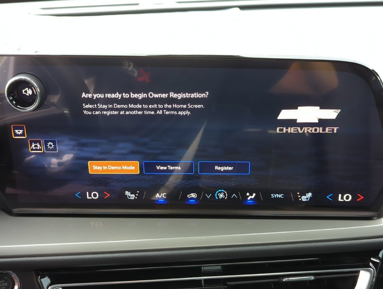 New 2027 Chevrolet Traverse LT w/ Sun and Wheel Package FWD image 14