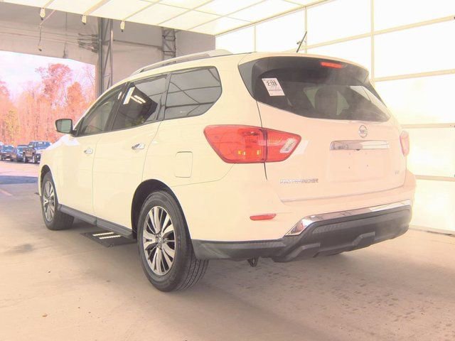 Used 2018 Nissan Pathfinder SV image 4