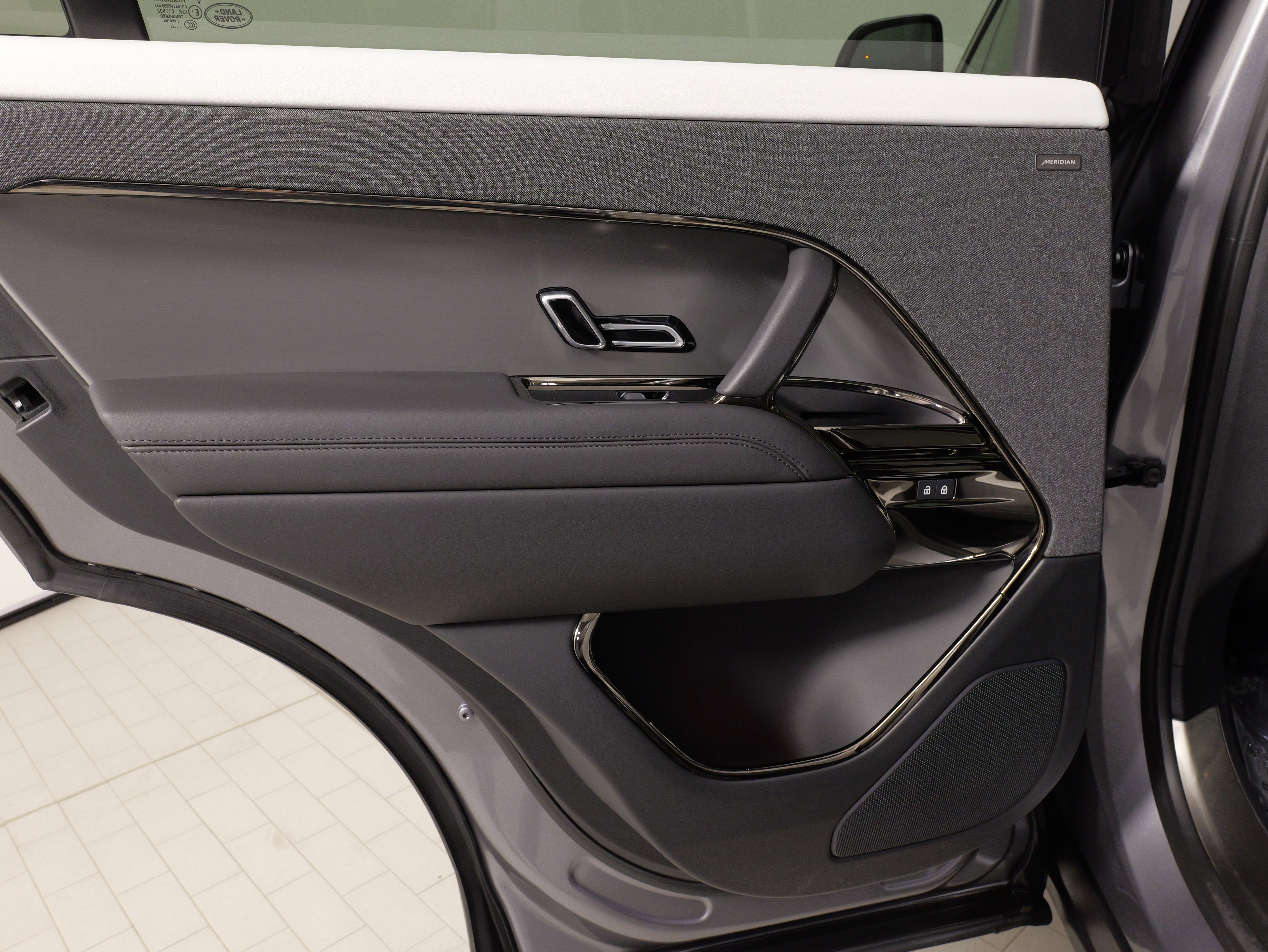 Used 2023 Land Rover Range Rover Sport SE Dynamic image 33