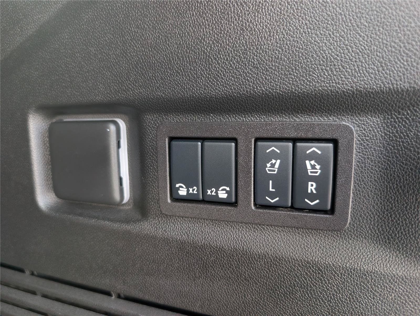 Used 2024 Chevrolet Tahoe RST w/ Luxury Package AWD/4WD image 15