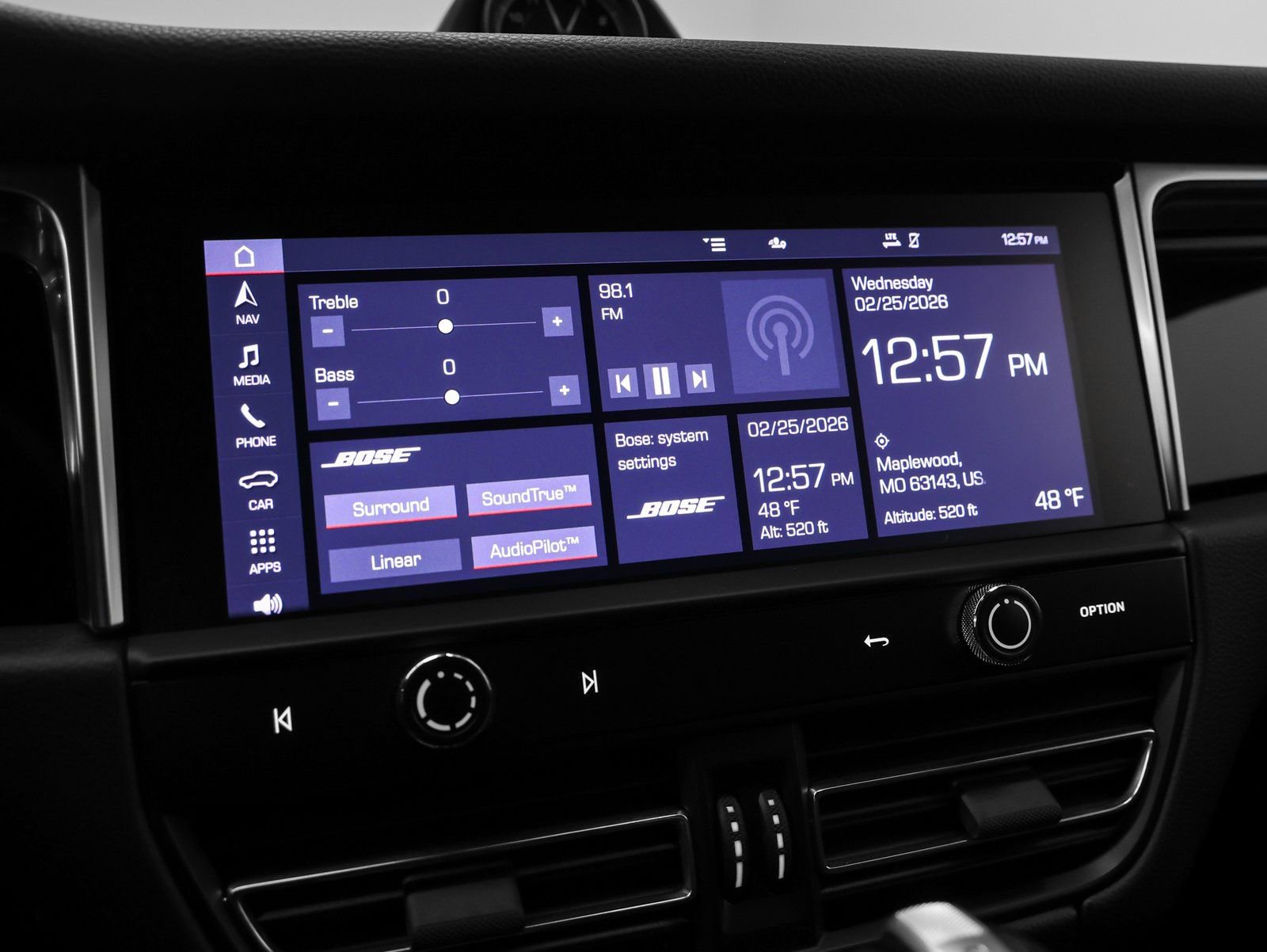 Certified 2022 Porsche Macan image 32