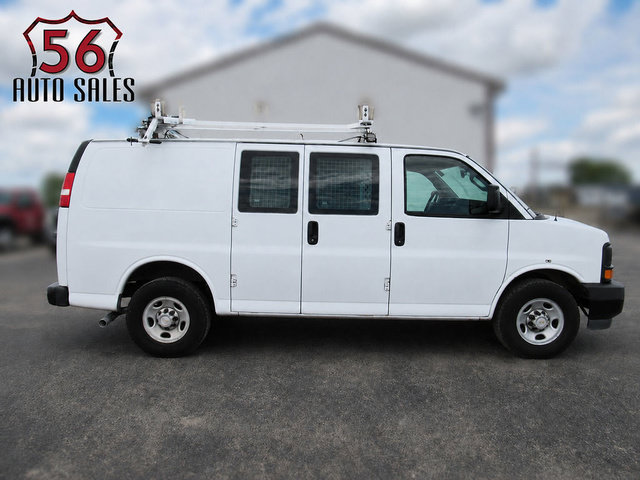 Used 2017 Chevrolet Express 2500 RWD image 1