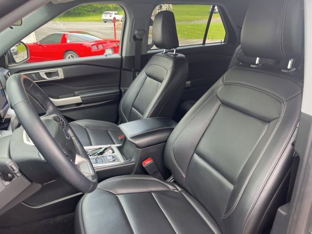 Used 2023 Ford Explorer XLT w/ Equipment Group 202A AWD/4WD image 12