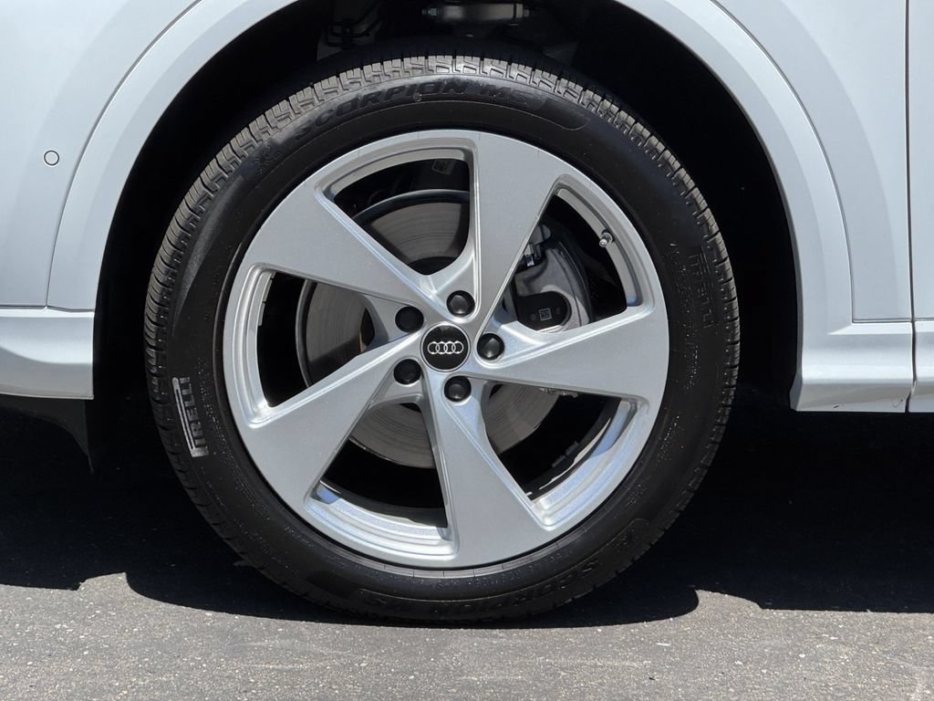 Used 2025 Audi Q5 Premium Plus w/ Premium Plus AWD/4WD image 36