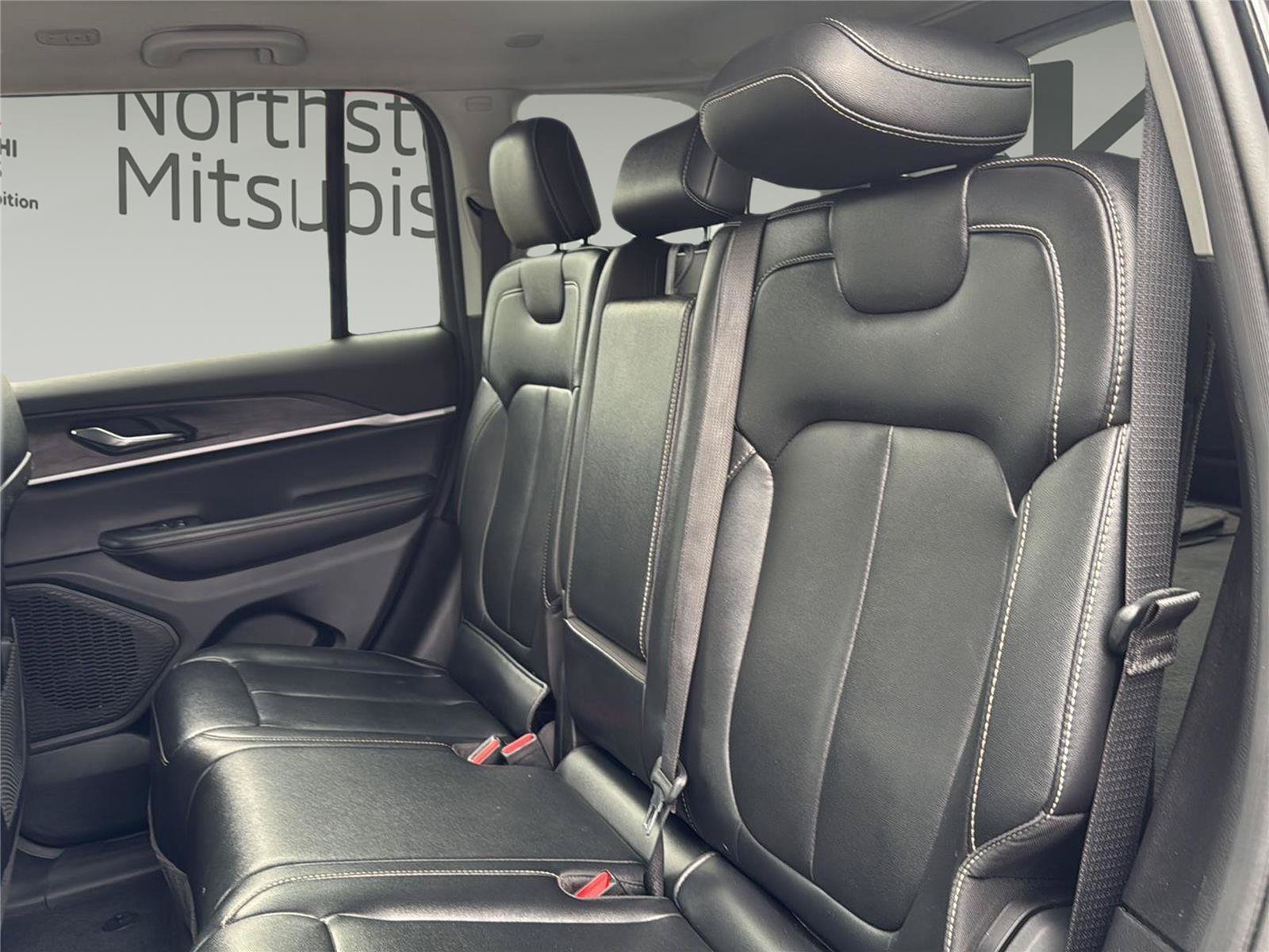 Used 2024 Jeep Grand Cherokee Limited AWD/4WD image 23