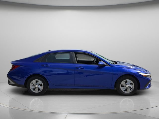 Used 2026 Hyundai Elantra SE FWD image 4