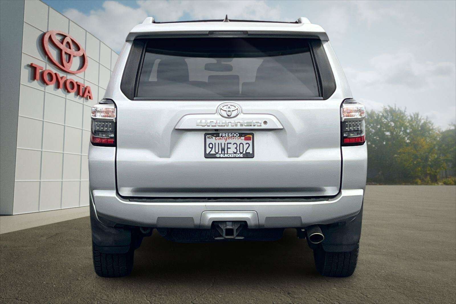 Certified 2018 Toyota 4Runner SR5 Premium AWD/4WD image 4