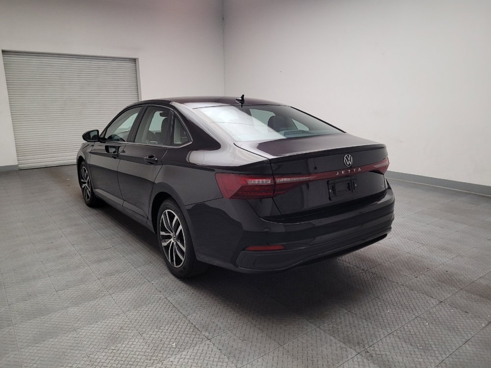 Used 2025 Volkswagen Jetta SE FWD image 5