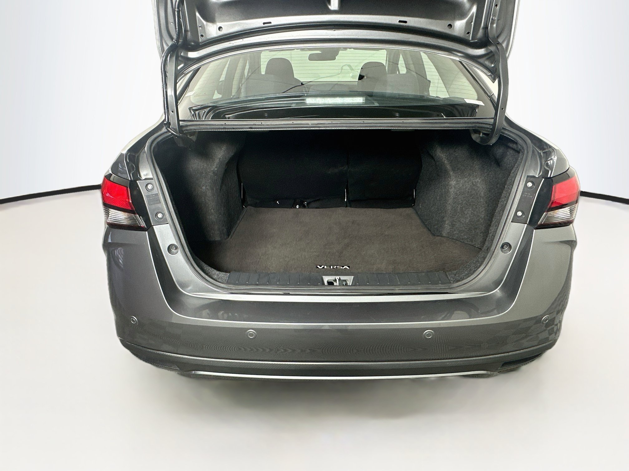 Used 2025 Nissan Versa SV FWD image 28