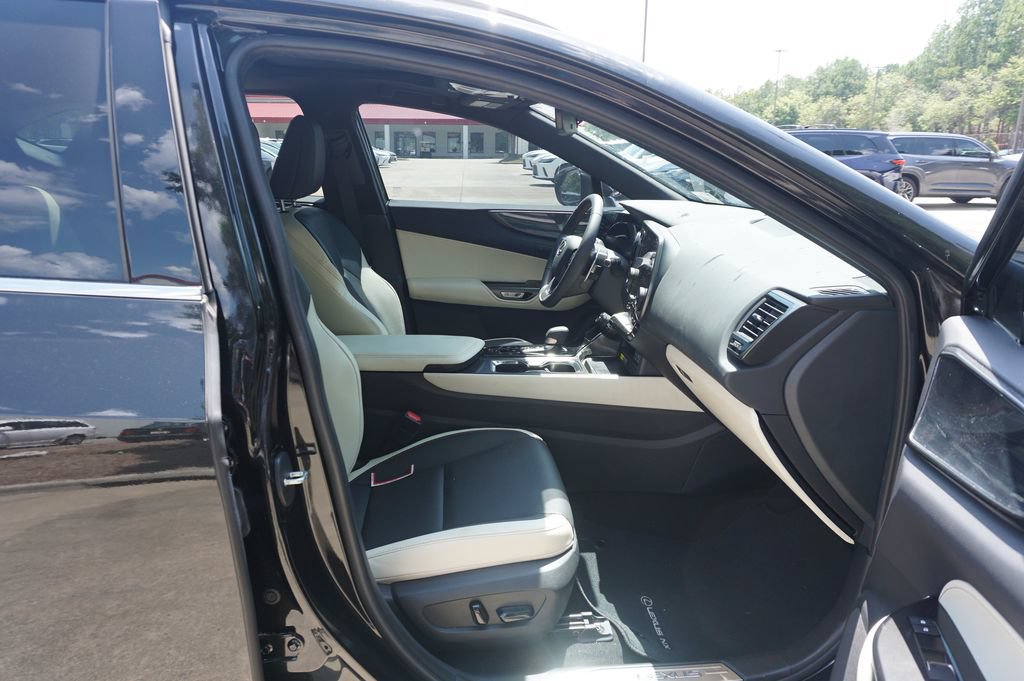 Used 2024 Lexus NX 250 FWD image 18