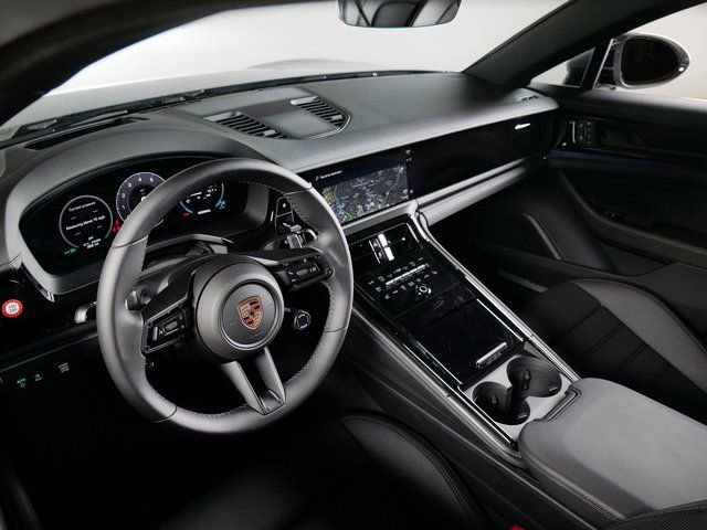 New 2025 Porsche Panamera 4 image 4