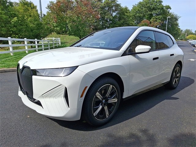 New 2026 BMW iX xDrive60 w/ Premium Package image 3