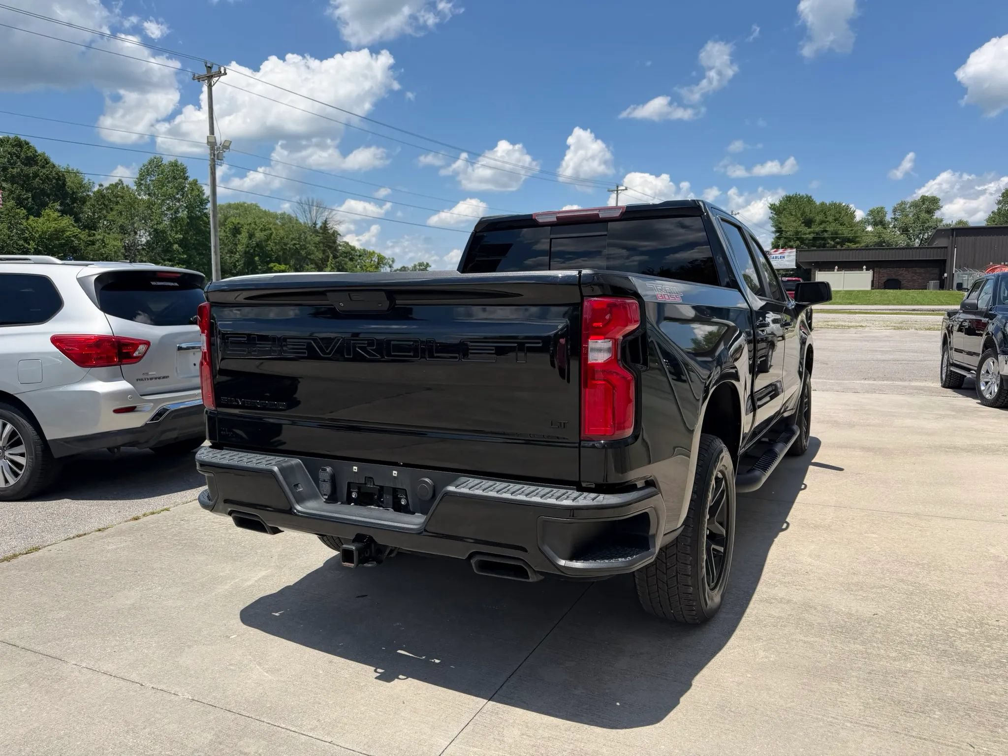 Used 2020 Chevrolet Silverado 1500 LT Trail Boss w/ Midnight Edition AWD/4WD image 27
