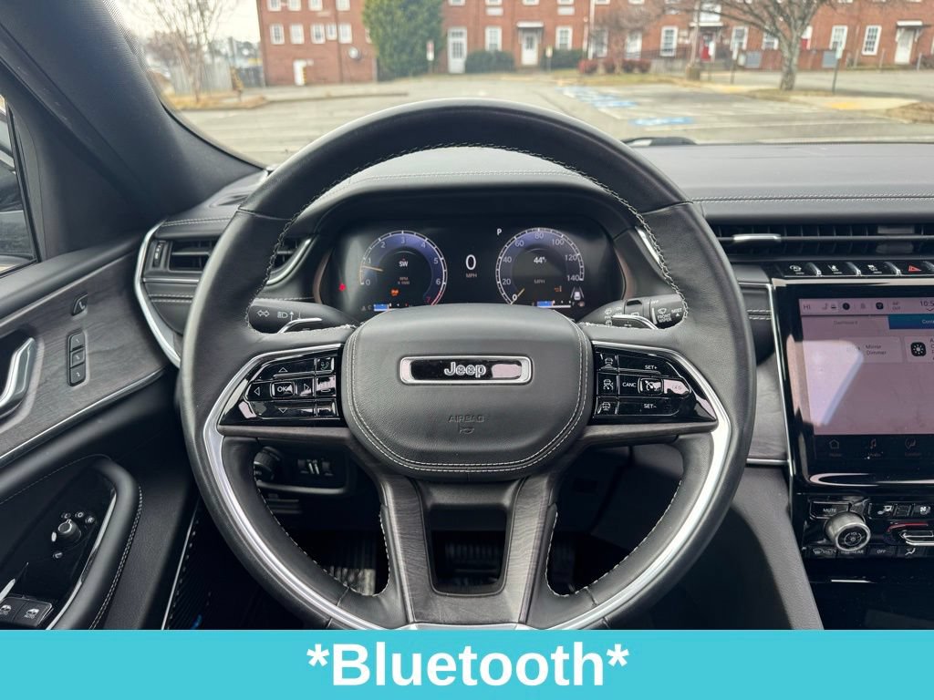 Used 2022 Jeep Grand Cherokee Overland w/ Luxury Tech Group IV AWD/4WD image 23