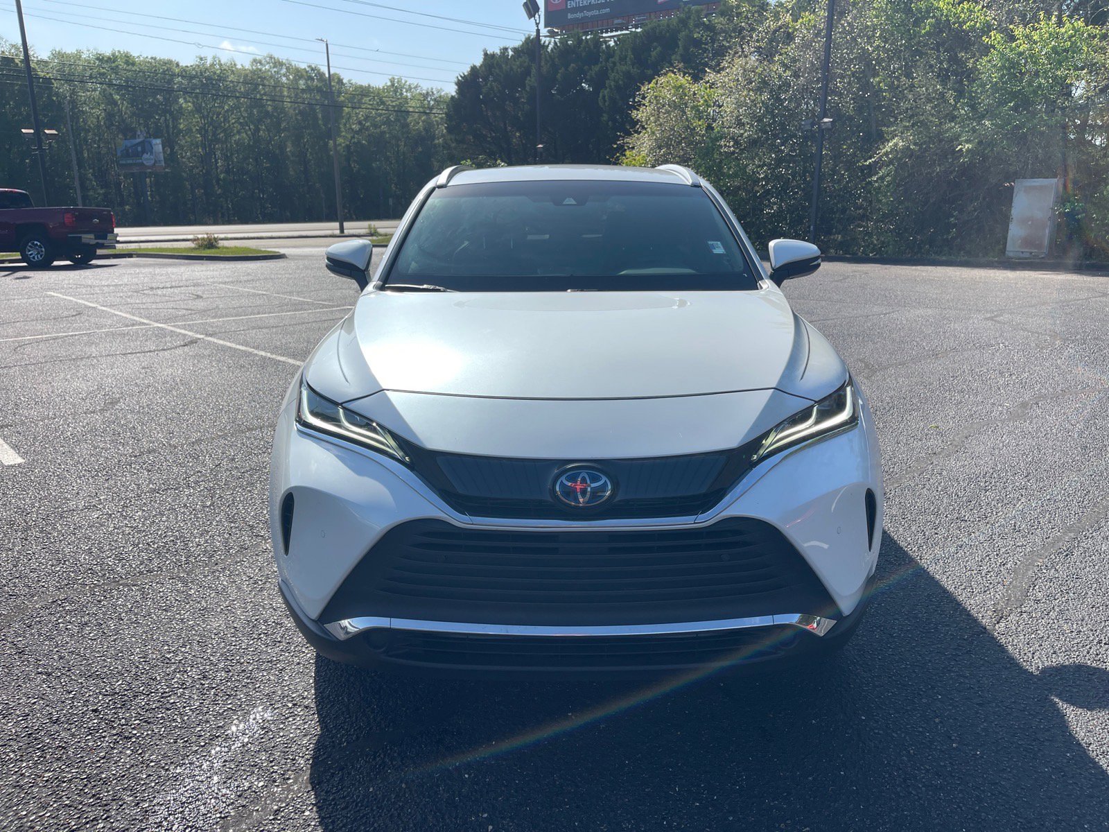 Used 2021 Toyota Venza XLE w/ Softex Package image 2