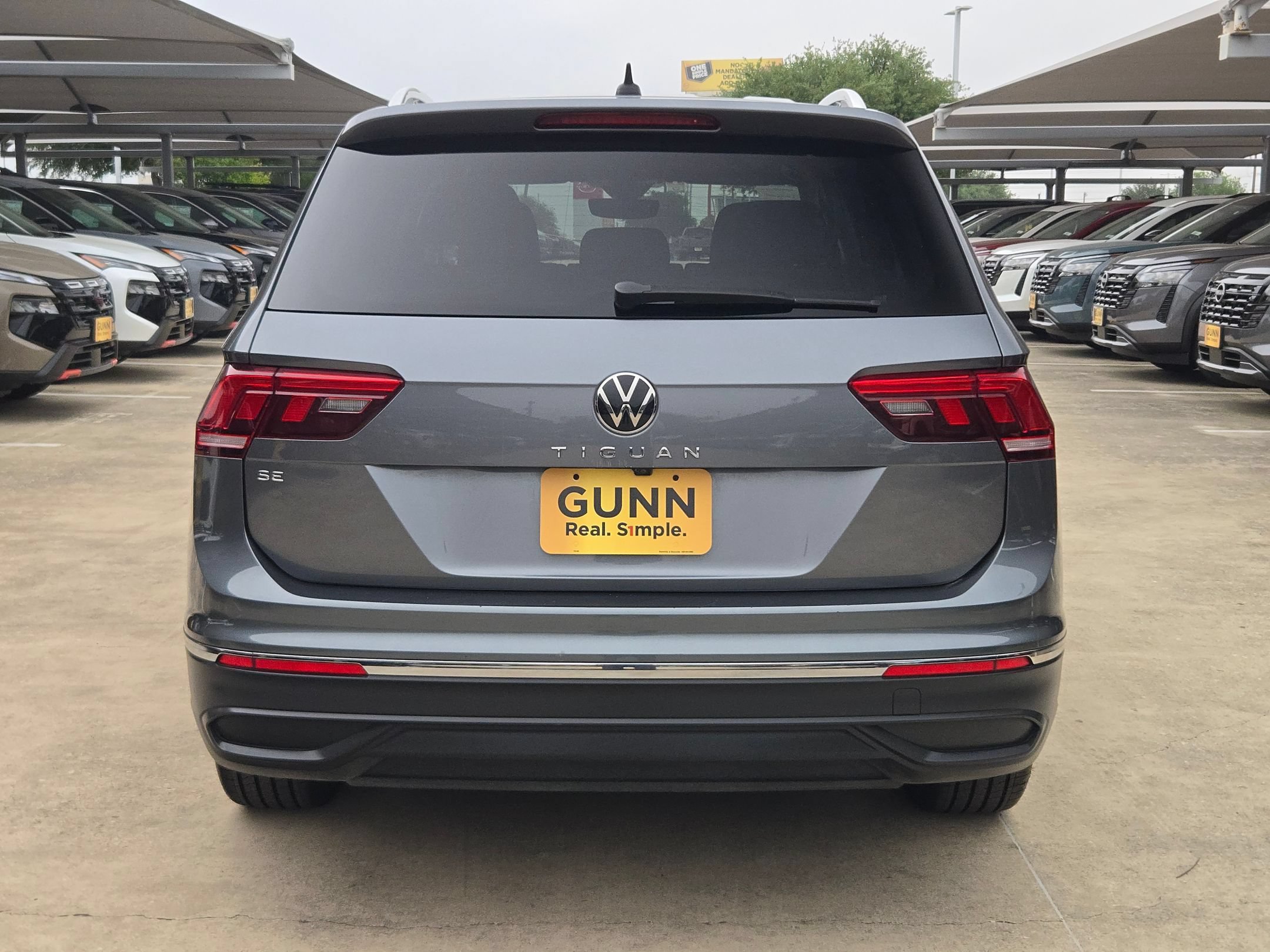 Used 2022 Volkswagen Tiguan SE FWD image 4