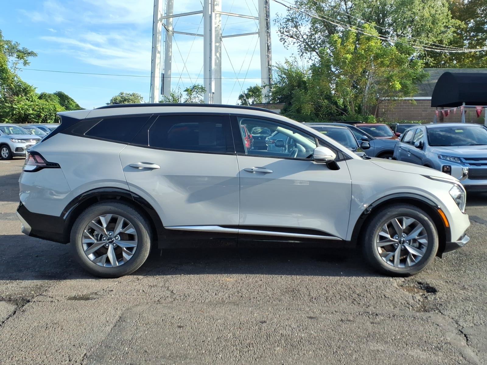 Used 2023 Kia Sportage SX FWD image 2