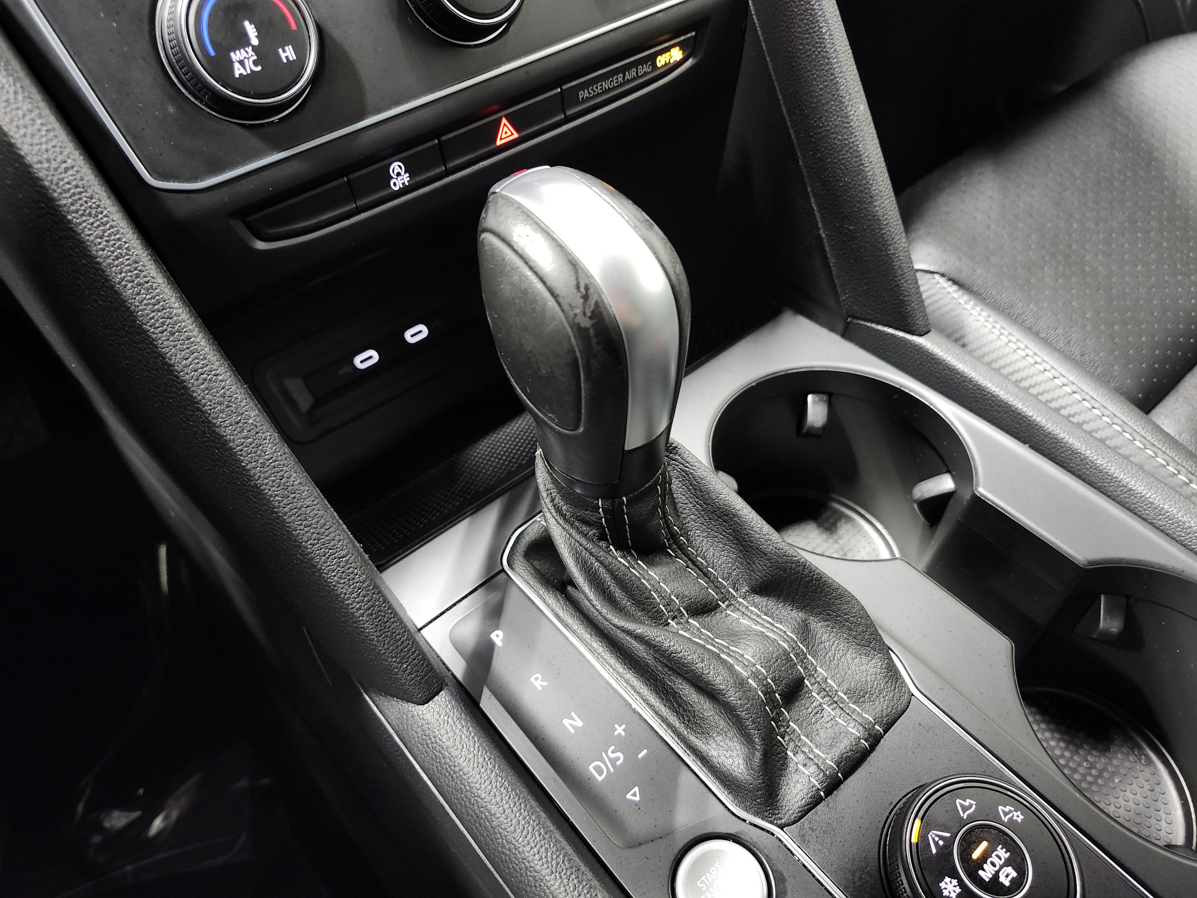 Used 2022 Volkswagen Atlas Cross Sport SE image 9