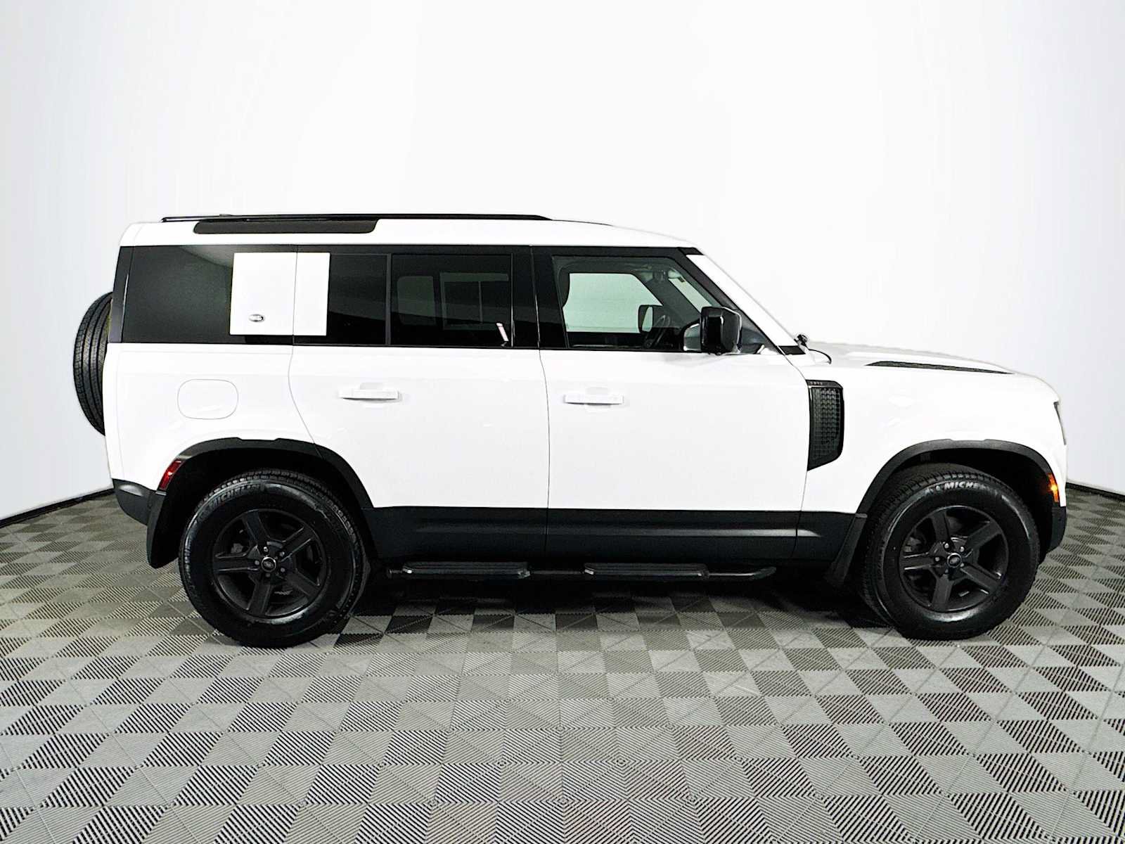 Used 2022 Land Rover Defender 110 AWD/4WD image 4