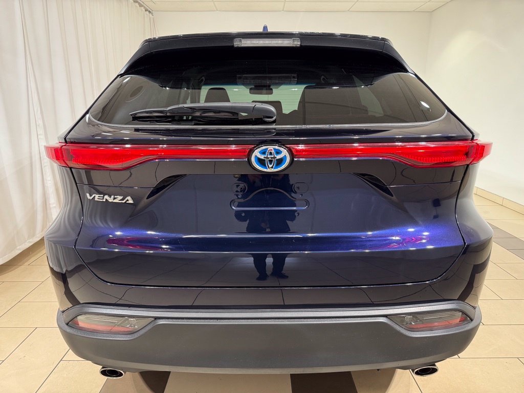 Certified 2023 Toyota Venza LE AWD/4WD image 4