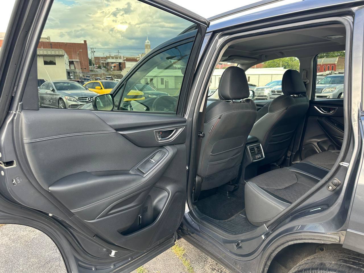 Used 2020 Subaru Forester Premium AWD/4WD image 21