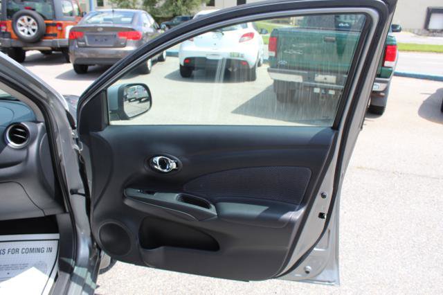 Used 2014 Nissan Versa SV image 15