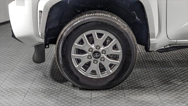 Used 2025 Toyota Tacoma SR5 AWD/4WD image 33