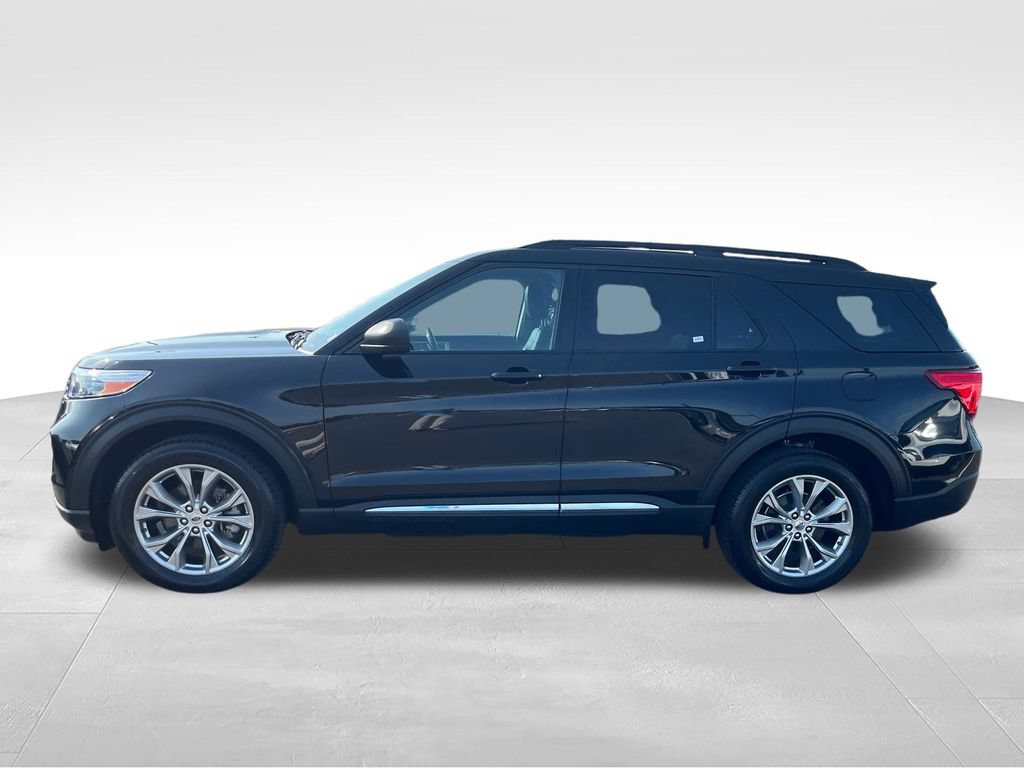 Used 2022 Ford Explorer XLT w/ Equipment Group 202A AWD/4WD image 2