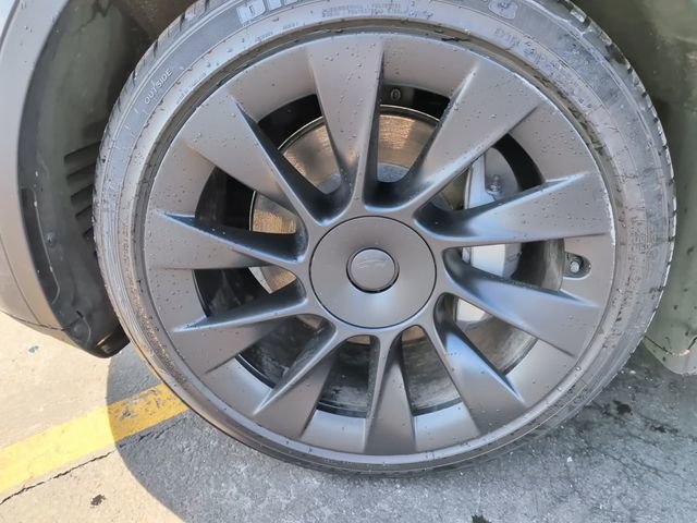 Used 2021 Tesla Model Y Long Range image 13
