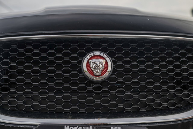 Used 2018 Jaguar XE Premium AWD/4WD image 69