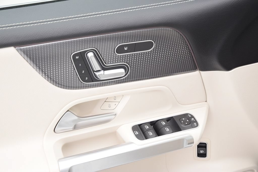 Certified 2022 Mercedes-Benz GLB 250 4MATIC image 21