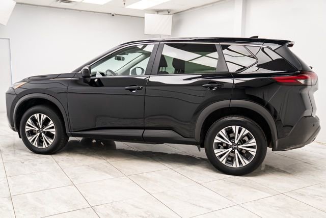 Used 2023 Nissan Rogue SV image 3